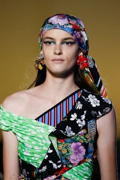 Look 74
